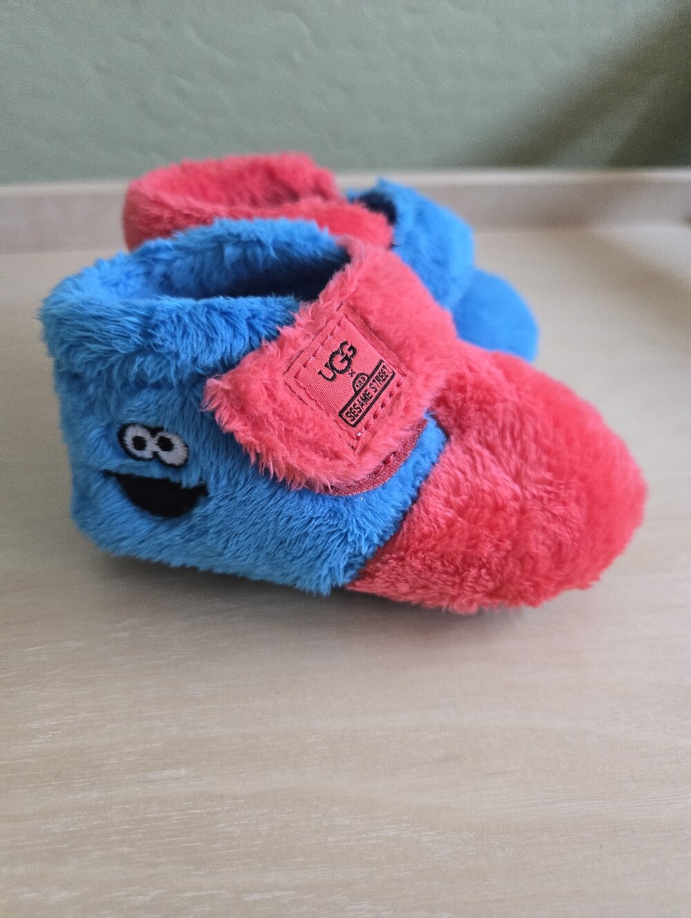 UGG X Sesame Street Kids Plush Slippers - Blue and Red
